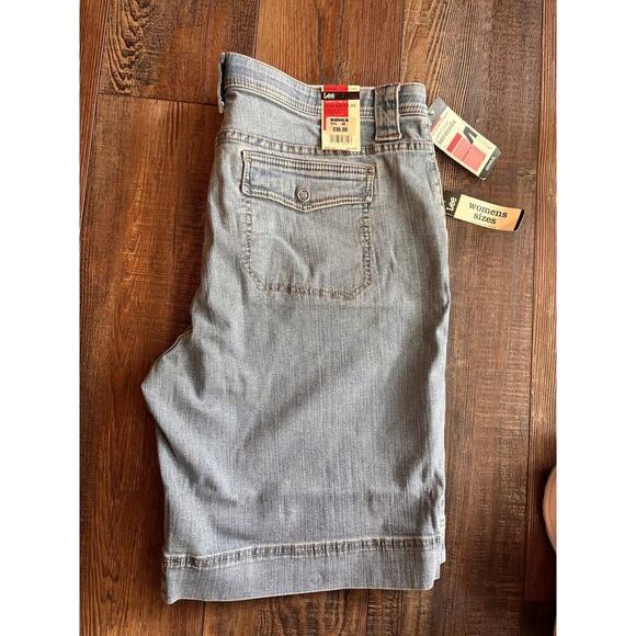 NWT Lee Just Below The Waist Bermuda Womens 20W Jean Shorts Womens - Picture 9 of 9